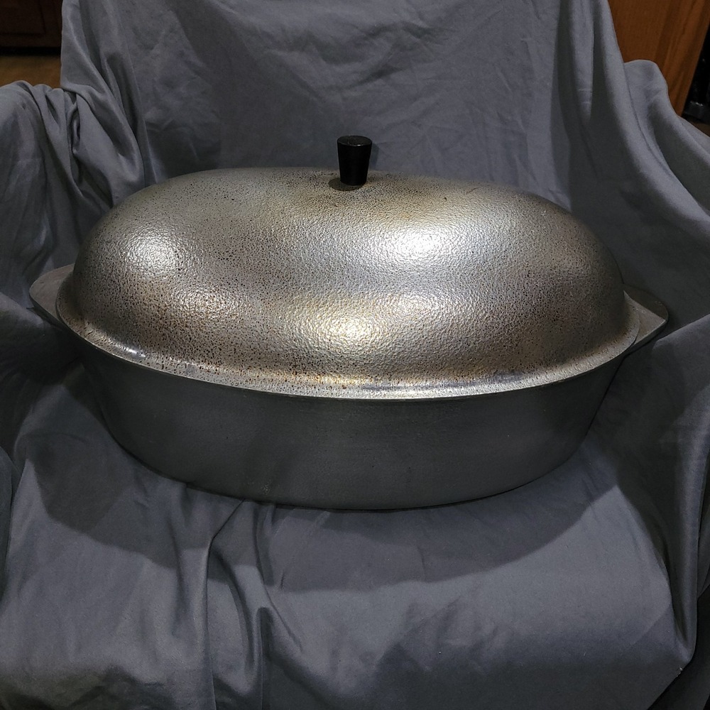 Vintage Club Hammered Aluminum  Oval Large Roaster Dutch Oven w/ Lid